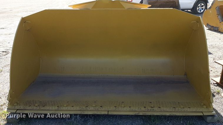 image for item DQ6973 Caterpillar 938 wheel loader bucket