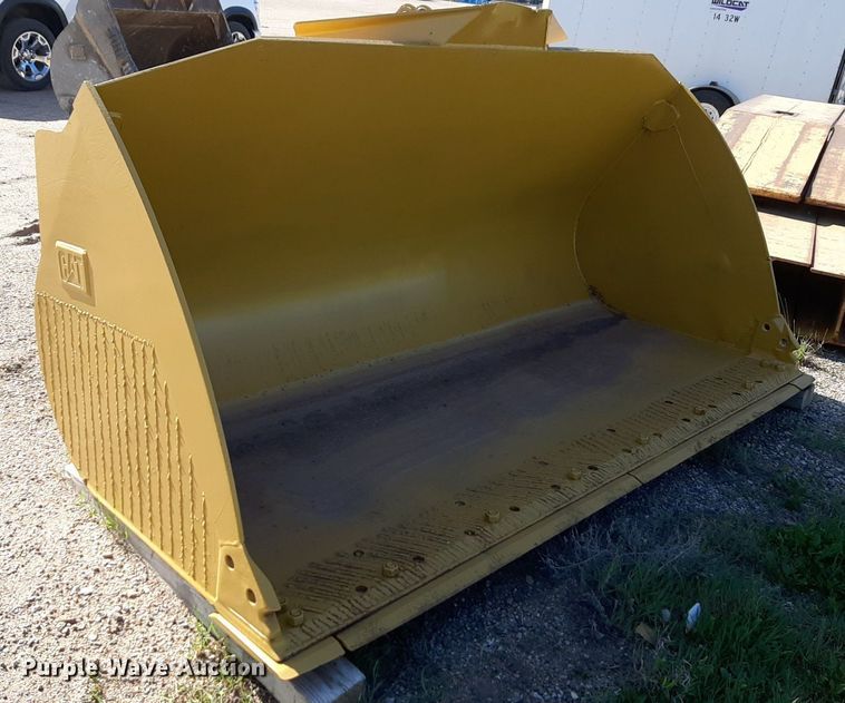 image for item DQ6973 Caterpillar 938 wheel loader bucket