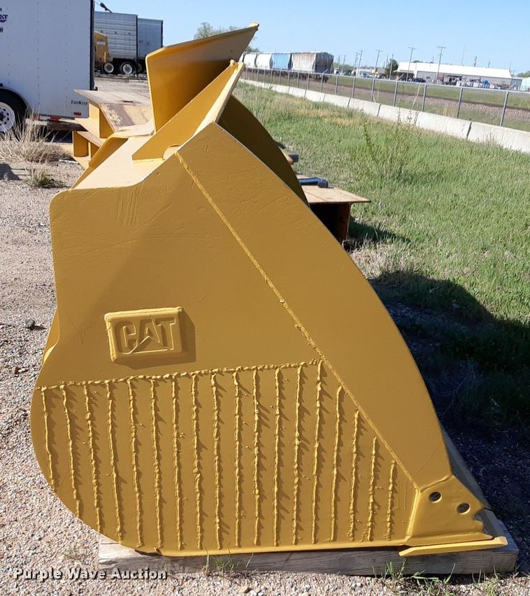 image for item DQ6973 Caterpillar 938 wheel loader bucket
