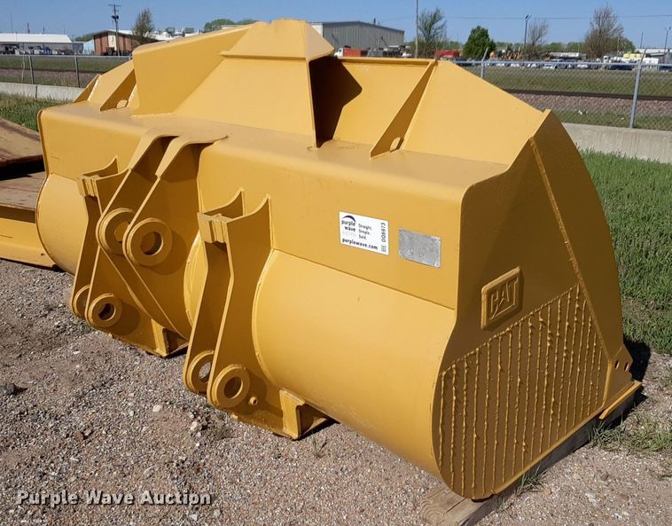 image for item DQ6973 Caterpillar 938 wheel loader bucket