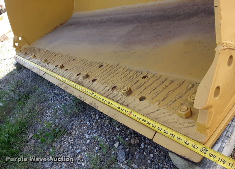 image for item DQ6973 Caterpillar 938 wheel loader bucket