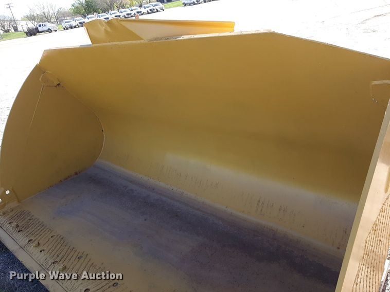 image for item DQ6973 Caterpillar 938 wheel loader bucket