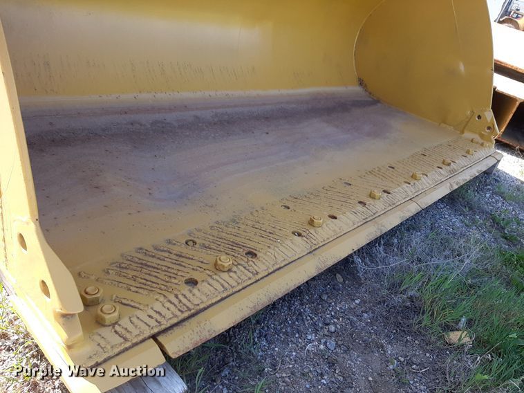 image for item DQ6973 Caterpillar 938 wheel loader bucket