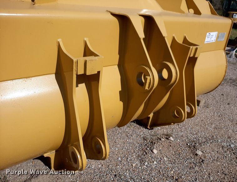 image for item DQ6973 Caterpillar 938 wheel loader bucket