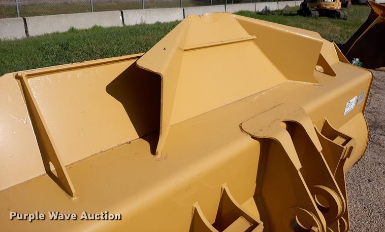 image for item DQ6973 Caterpillar 938 wheel loader bucket