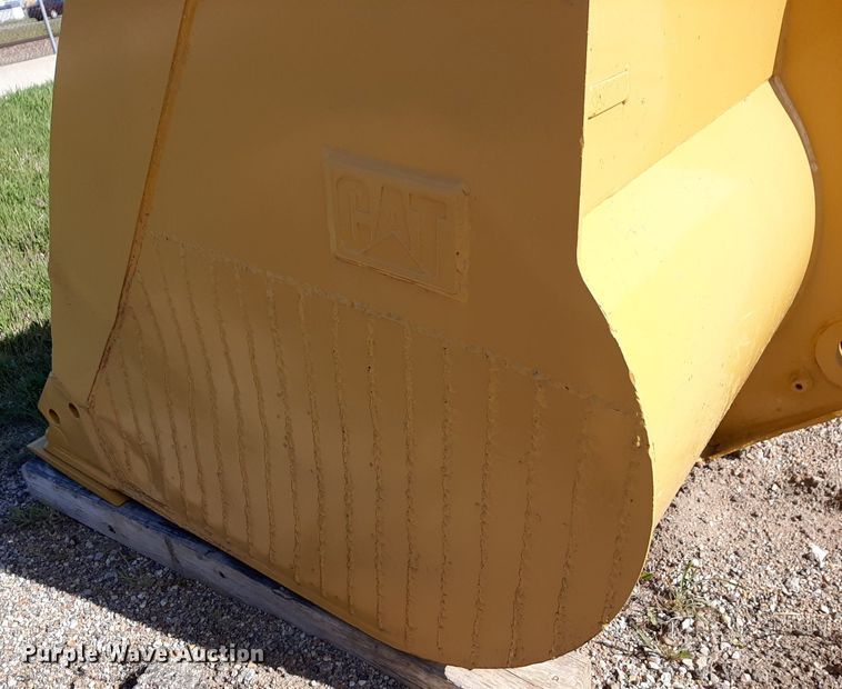 image for item DQ6973 Caterpillar 938 wheel loader bucket