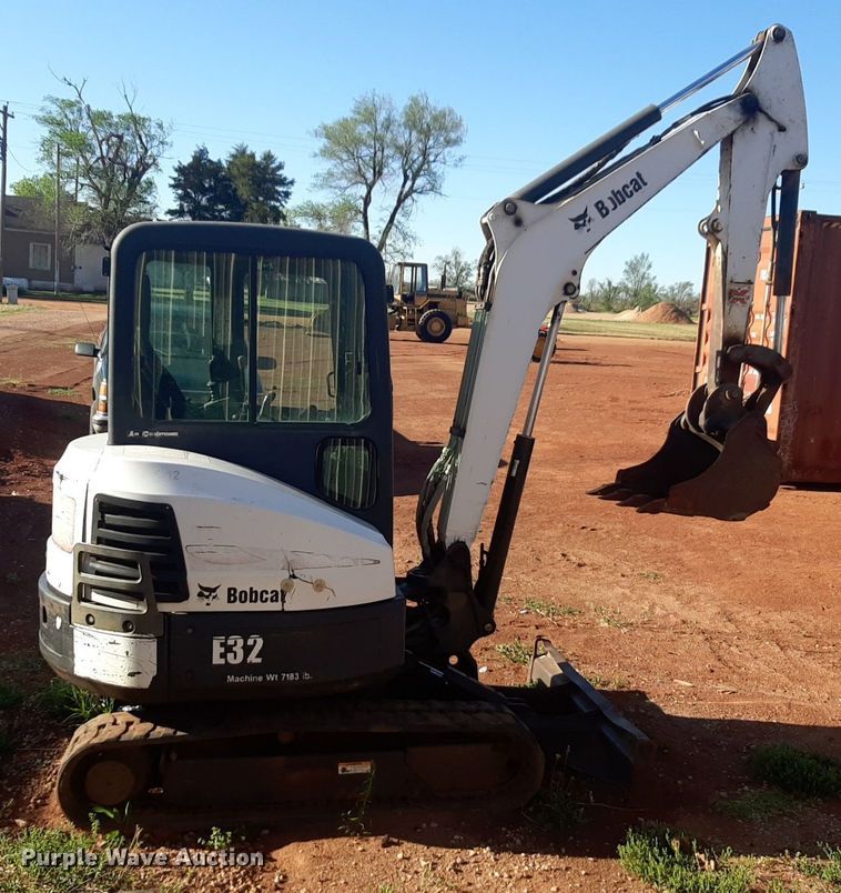 image for item DQ6999 2011 Bobcat E32 mini excavator