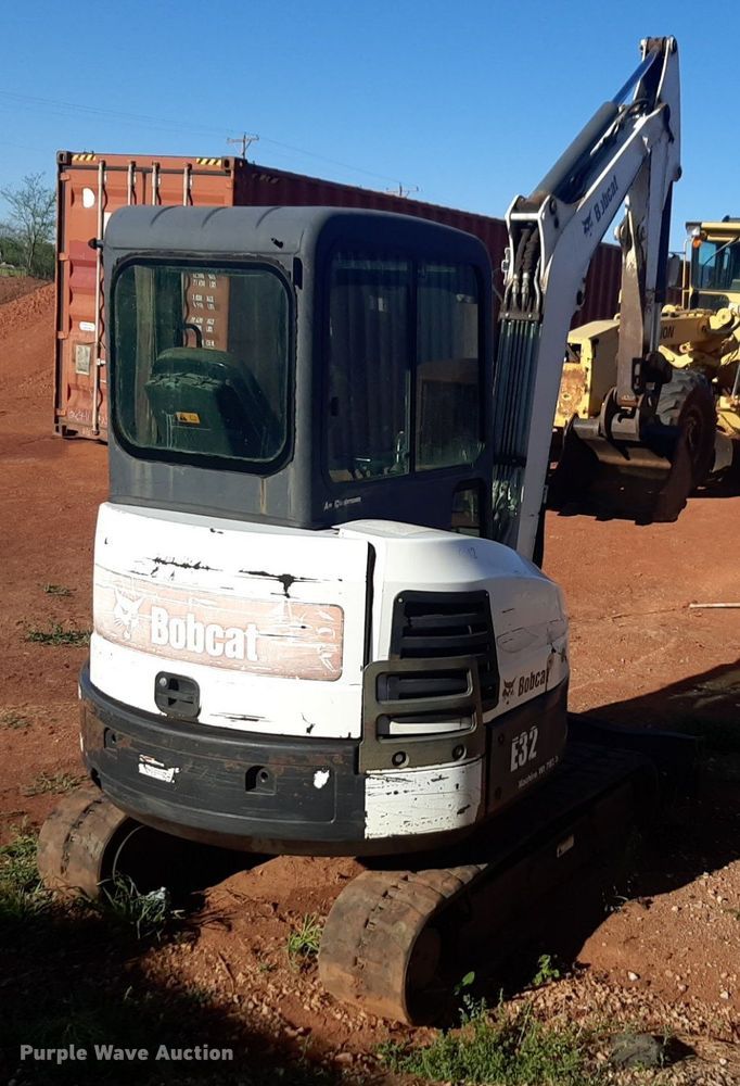 image for item DQ6999 2011 Bobcat E32 mini excavator