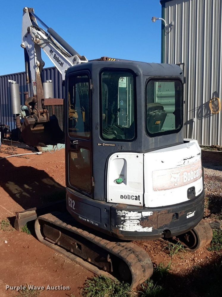 image for item DQ6999 2011 Bobcat E32 mini excavator