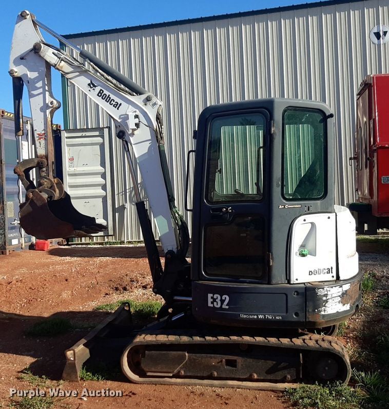 image for item DQ6999 2011 Bobcat E32 mini excavator