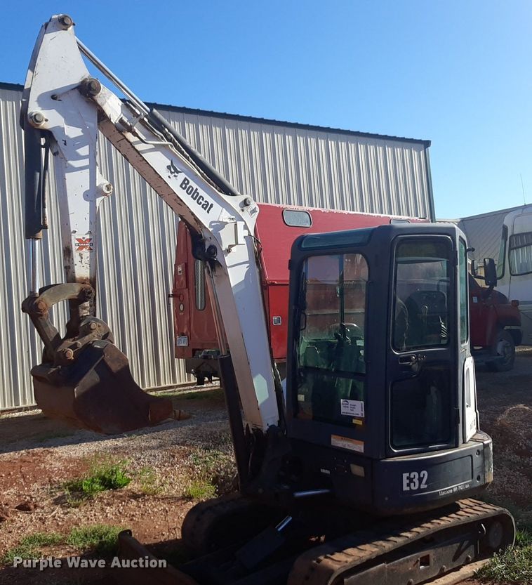 image for item DQ6999 2011 Bobcat E32 mini excavator