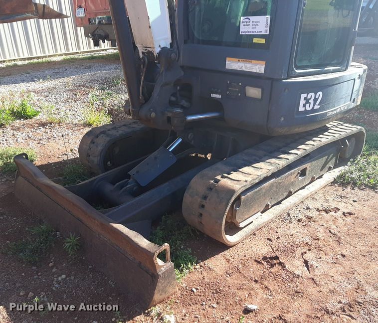 image for item DQ6999 2011 Bobcat E32 mini excavator