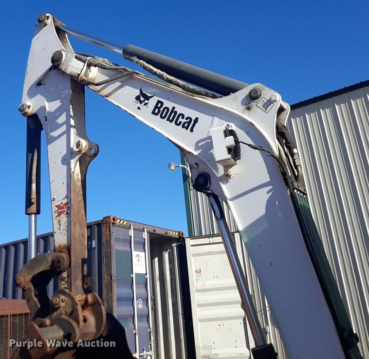 image for item DQ6999 2011 Bobcat E32 mini excavator