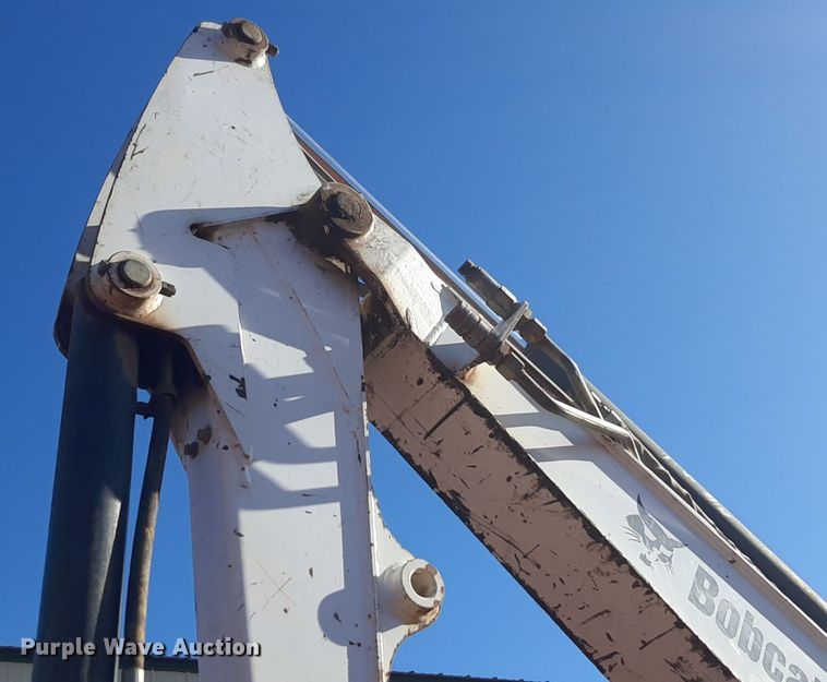 image for item DQ6999 2011 Bobcat E32 mini excavator