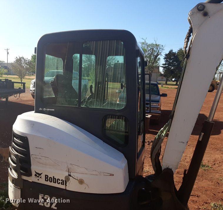 image for item DQ6999 2011 Bobcat E32 mini excavator