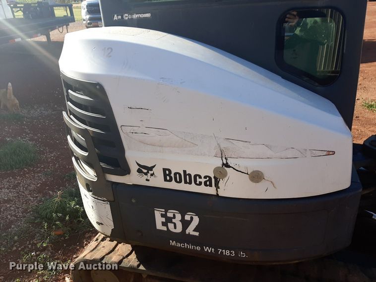 image for item DQ6999 2011 Bobcat E32 mini excavator