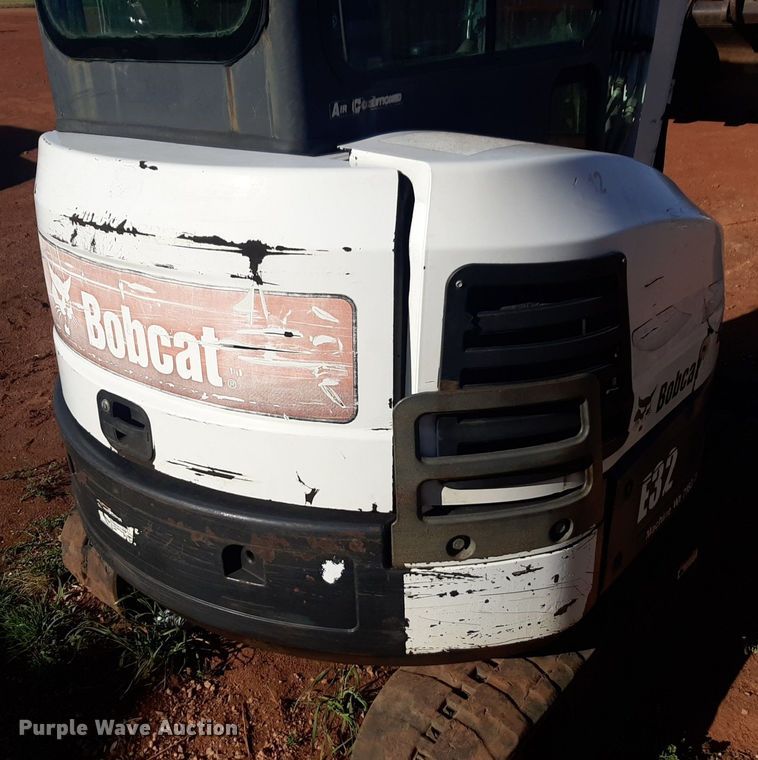 image for item DQ6999 2011 Bobcat E32 mini excavator