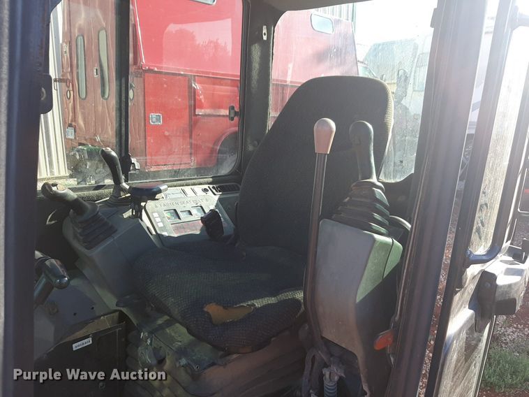 image for item DQ6999 2011 Bobcat E32 mini excavator