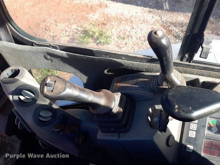 image for item DQ6999 2011 Bobcat E32 mini excavator