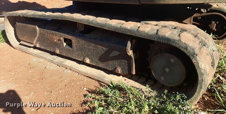 image for item DQ6999 2011 Bobcat E32 mini excavator