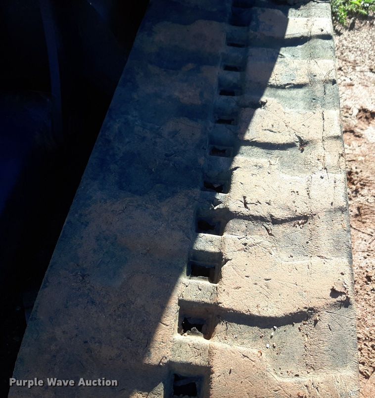 image for item DQ6999 2011 Bobcat E32 mini excavator