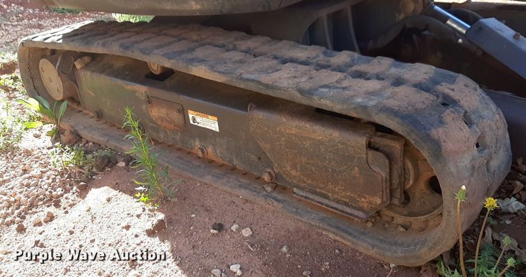 image for item DQ6999 2011 Bobcat E32 mini excavator