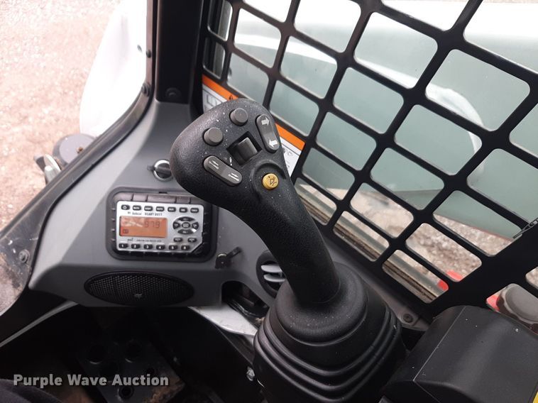 image for item DQ7015 2019 Bobcat S650 skid steer loader