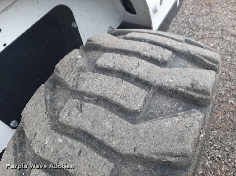 image for item DQ7015 2019 Bobcat S650 skid steer loader