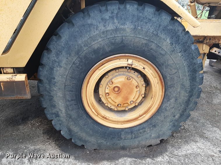 image for item DQ7021 1977 Caterpillar 613B elevating scraper