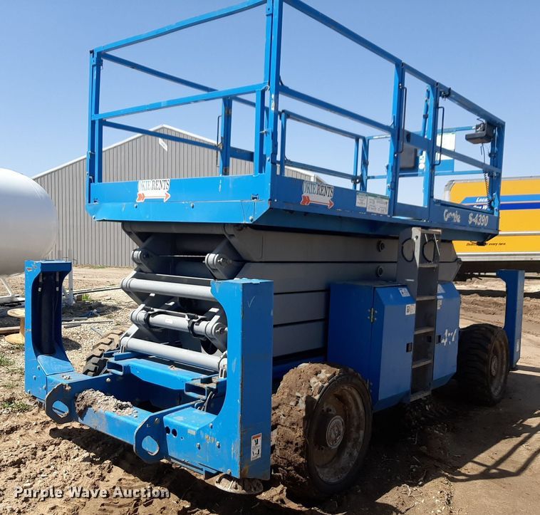 image for item DQ7028 2013 Genie GS-4390 RT scissor lift