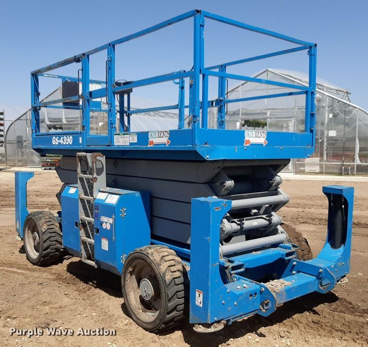 image for item DQ7028 2013 Genie GS-4390 RT scissor lift