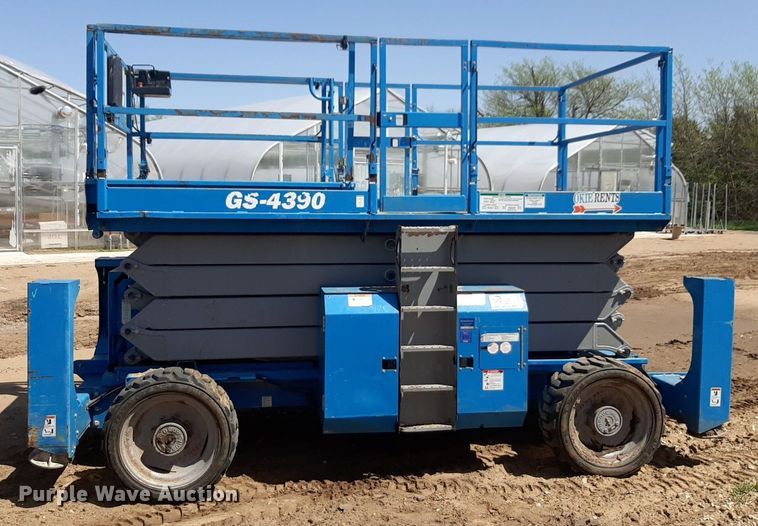 image for item DQ7028 2013 Genie GS-4390 RT scissor lift