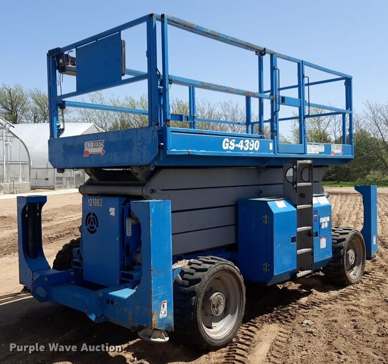 image for item DQ7028 2013 Genie GS-4390 RT scissor lift