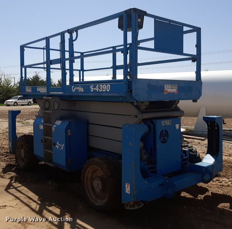 image for item DQ7028 2013 Genie GS-4390 RT scissor lift