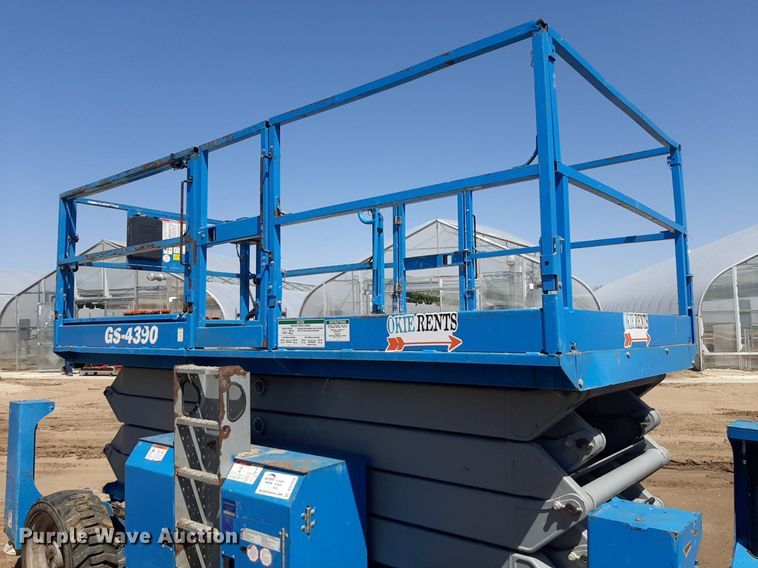 image for item DQ7028 2013 Genie GS-4390 RT scissor lift