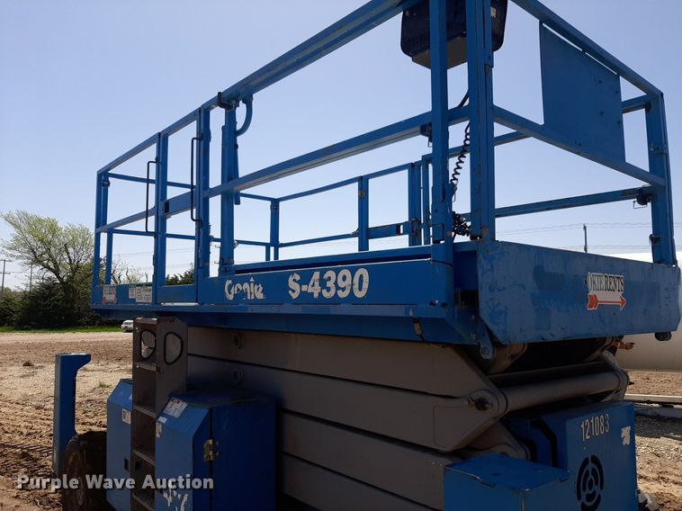 image for item DQ7028 2013 Genie GS-4390 RT scissor lift
