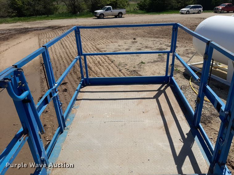 image for item DQ7028 2013 Genie GS-4390 RT scissor lift