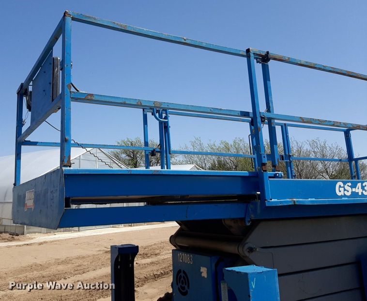 image for item DQ7028 2013 Genie GS-4390 RT scissor lift