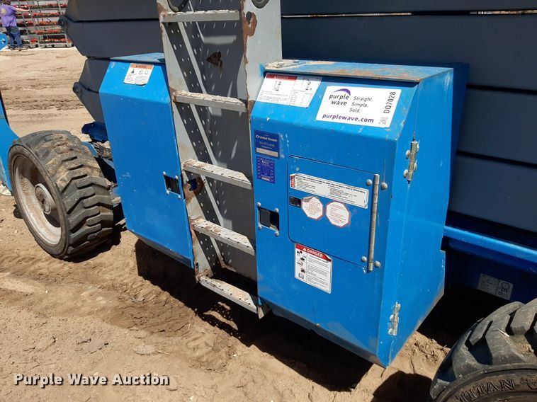 image for item DQ7028 2013 Genie GS-4390 RT scissor lift