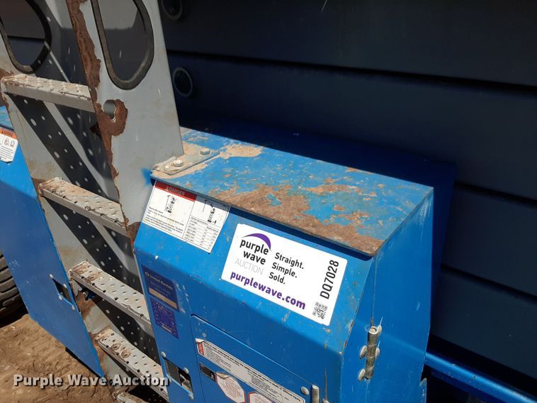 image for item DQ7028 2013 Genie GS-4390 RT scissor lift