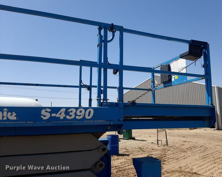 image for item DQ7028 2013 Genie GS-4390 RT scissor lift