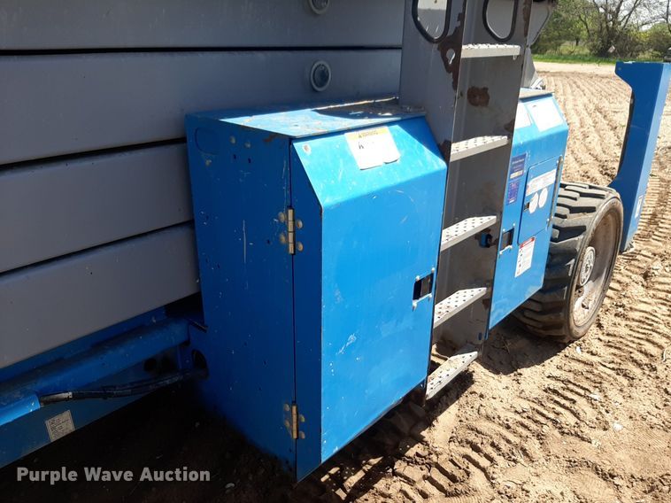 image for item DQ7028 2013 Genie GS-4390 RT scissor lift