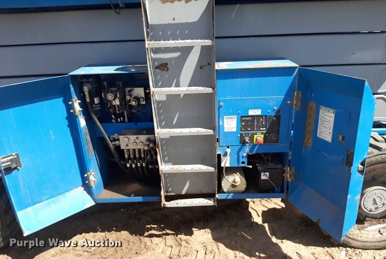 image for item DQ7028 2013 Genie GS-4390 RT scissor lift