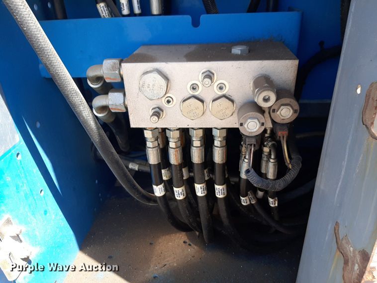 image for item DQ7028 2013 Genie GS-4390 RT scissor lift