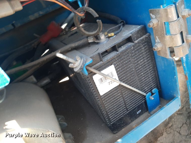 image for item DQ7028 2013 Genie GS-4390 RT scissor lift