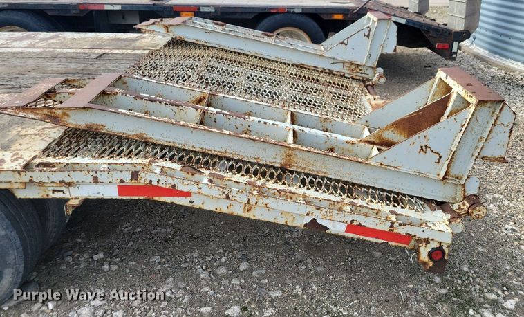 image for item DR4284 1995 Fontaine drop deck equipment trailer