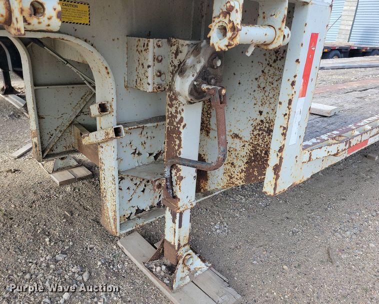 image for item DR4284 1995 Fontaine drop deck equipment trailer