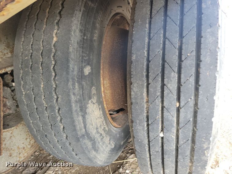 image for item DR4284 1995 Fontaine drop deck equipment trailer