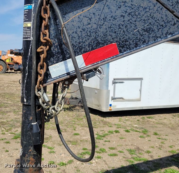 image for item DR4287 2017 H & H FD306 equipment trailer