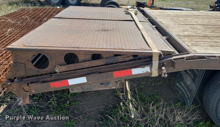 image for item DR4287 2017 H & H FD306 equipment trailer